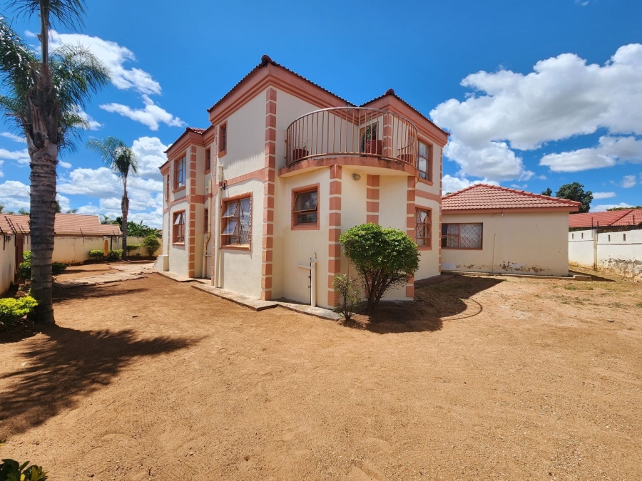 6 Bedroom Property for Sale in Flora Park Northern Cape